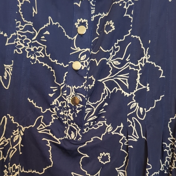 Floral Navy Blouse - Picture 3 of 8